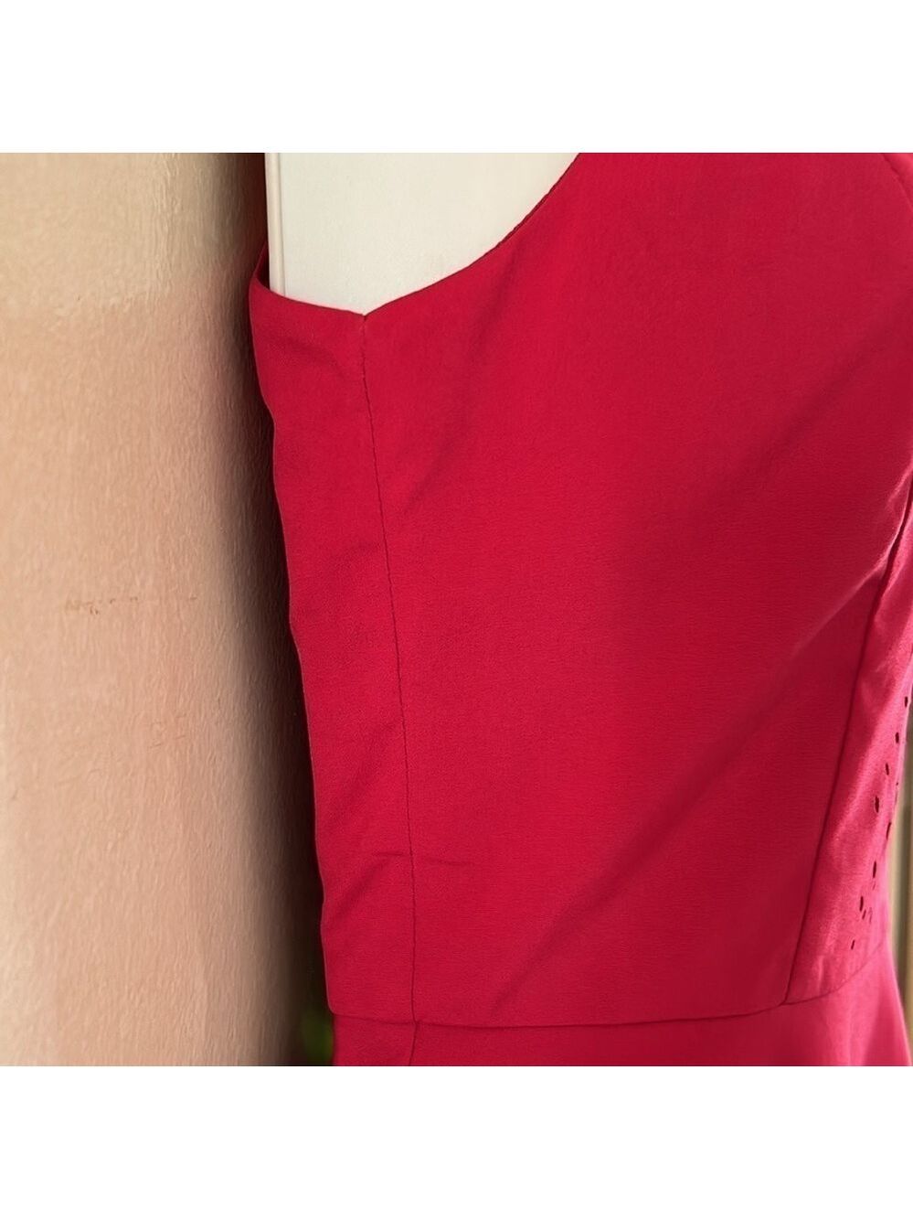 She and Sky red laser cut sleeveless mini size S - Picture 5 of 10